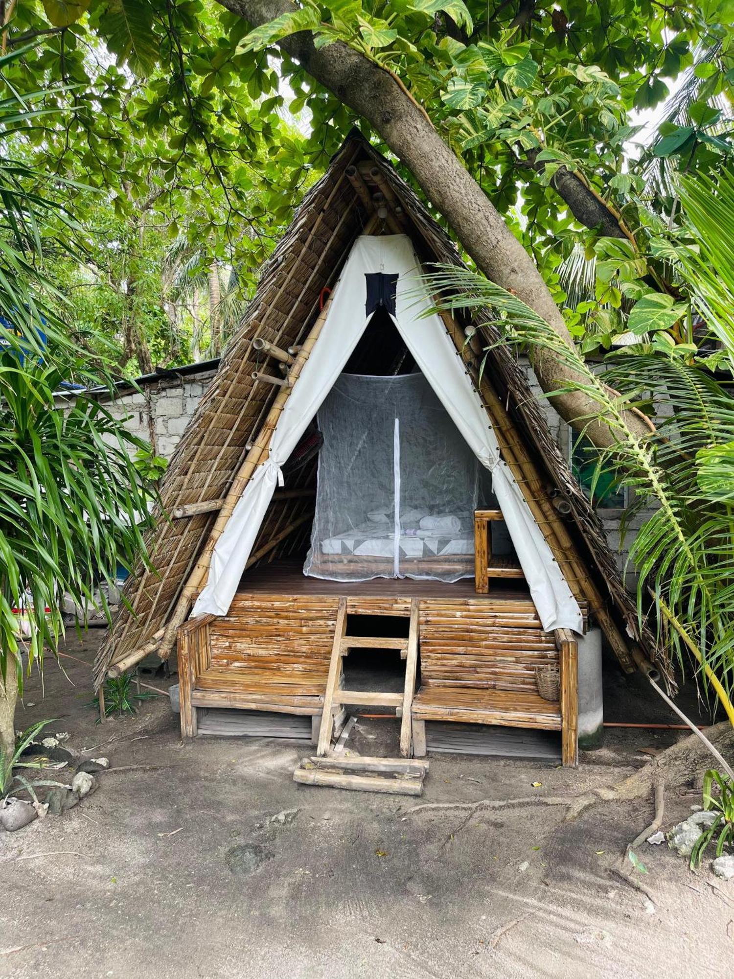 Georgia'S Neverland Hostel เกาะมาลาปัสกัว ภายนอก รูปภาพ